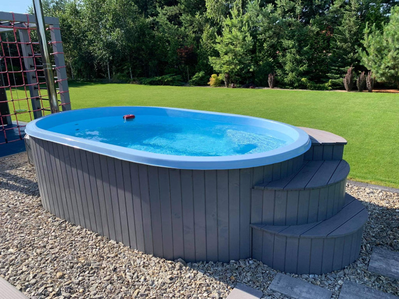 Freistehendes Schwimmbad...