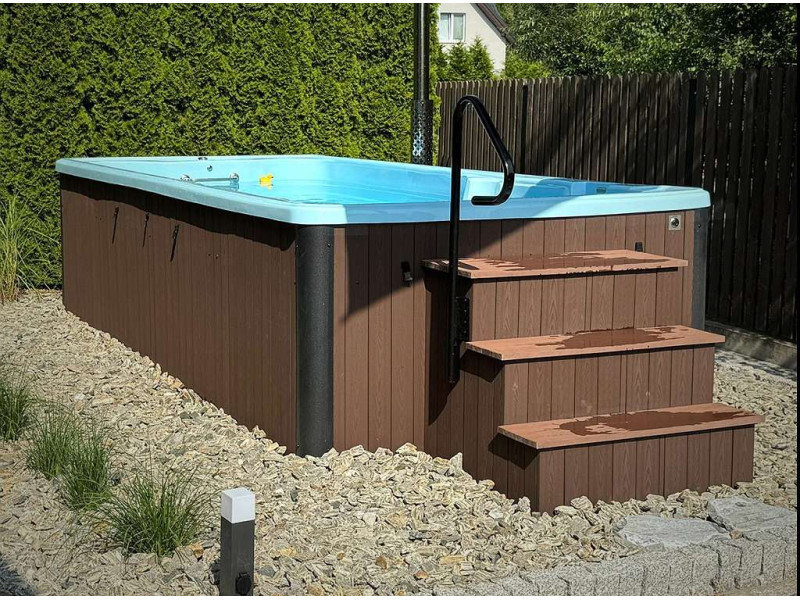 Schwimmbad Kleo mit Extras...