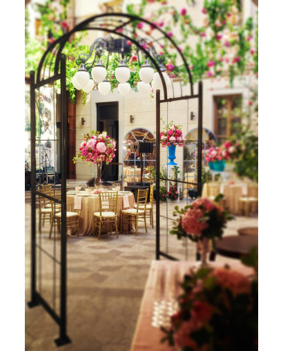 Rose arch Roma